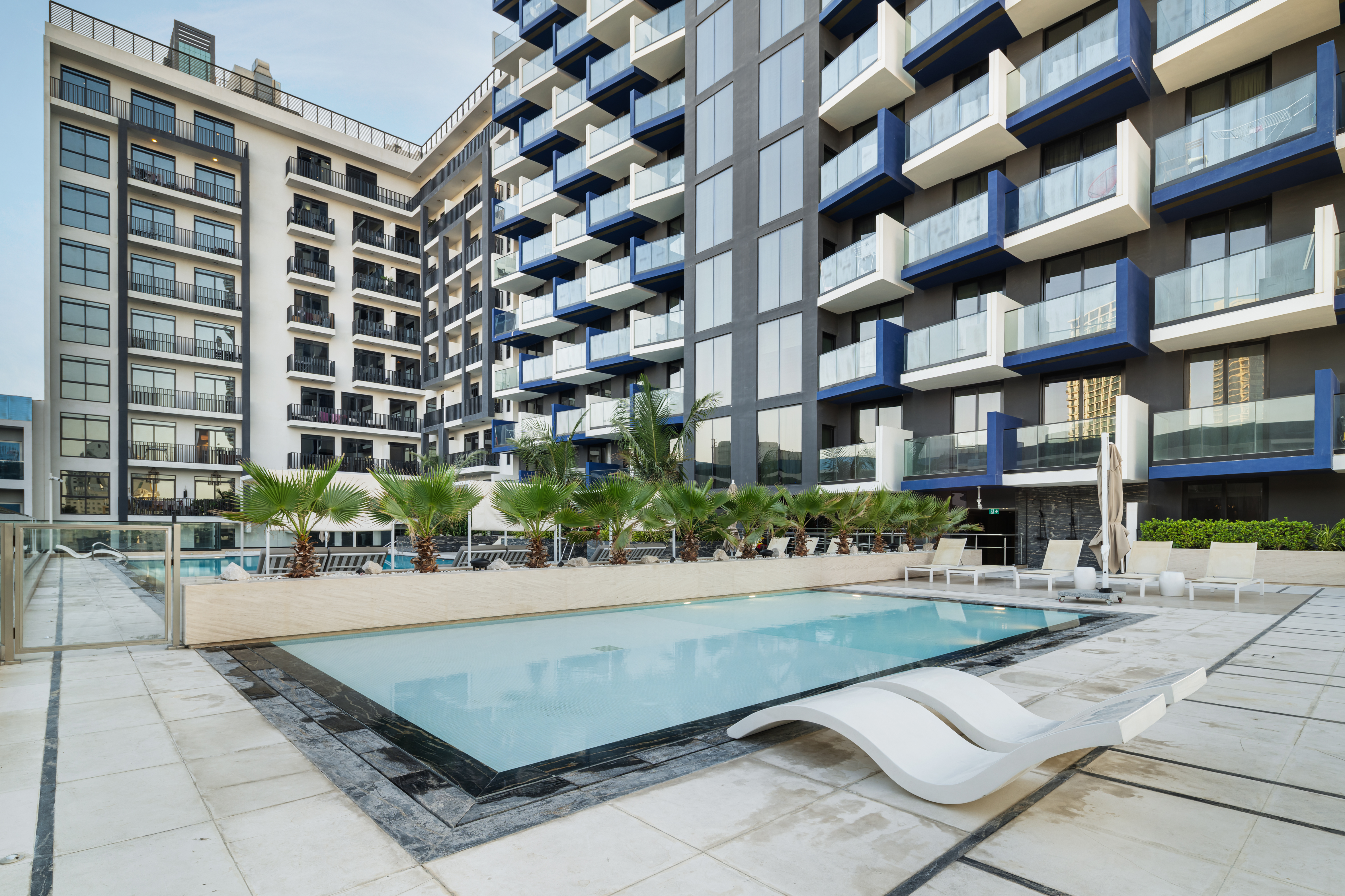 Luxury 1BR JVC | Pool & Balcony by Circle Mall – photo 2