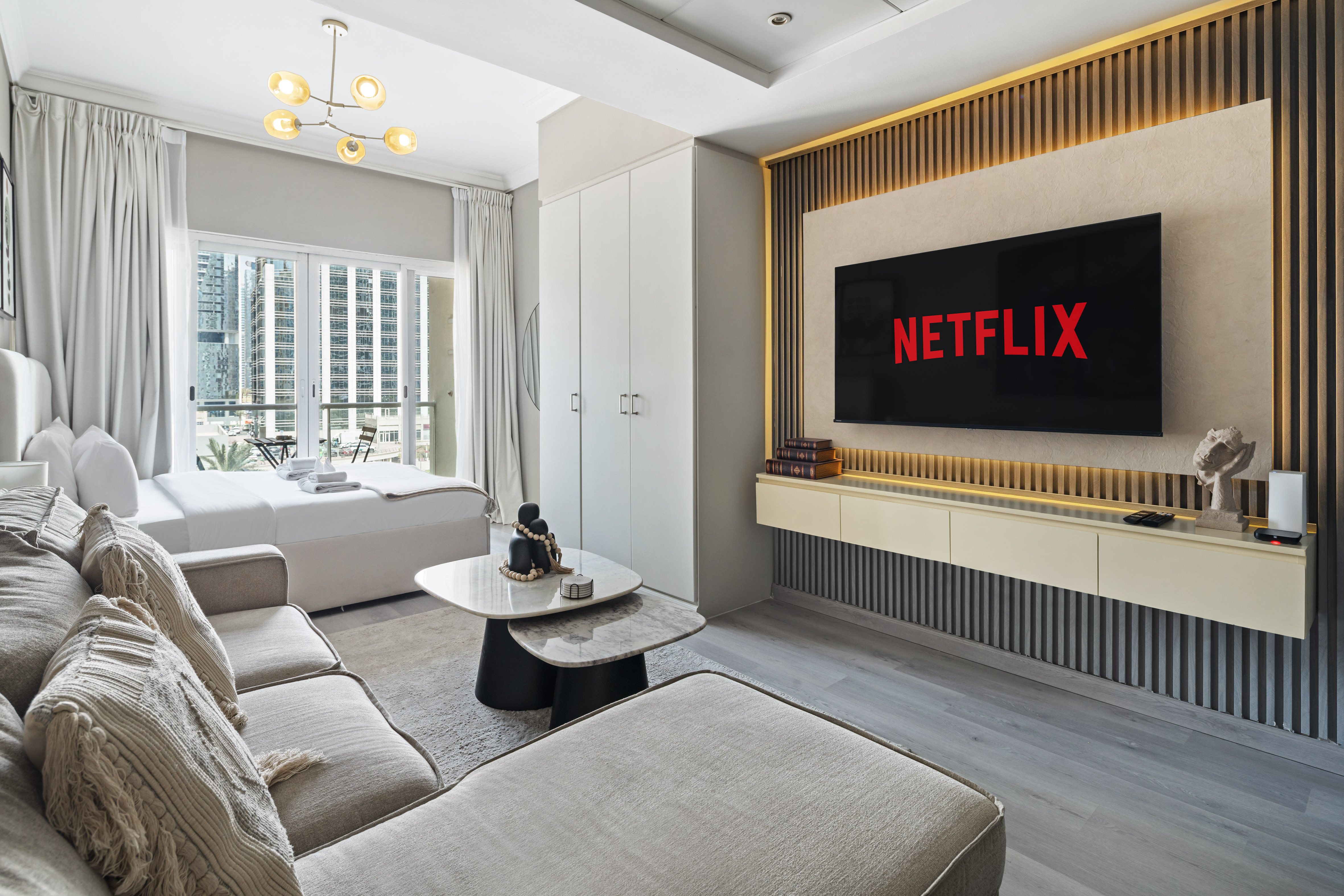 Chic JLT Studio • Lake View | Metro 5min + Marina – photo 3