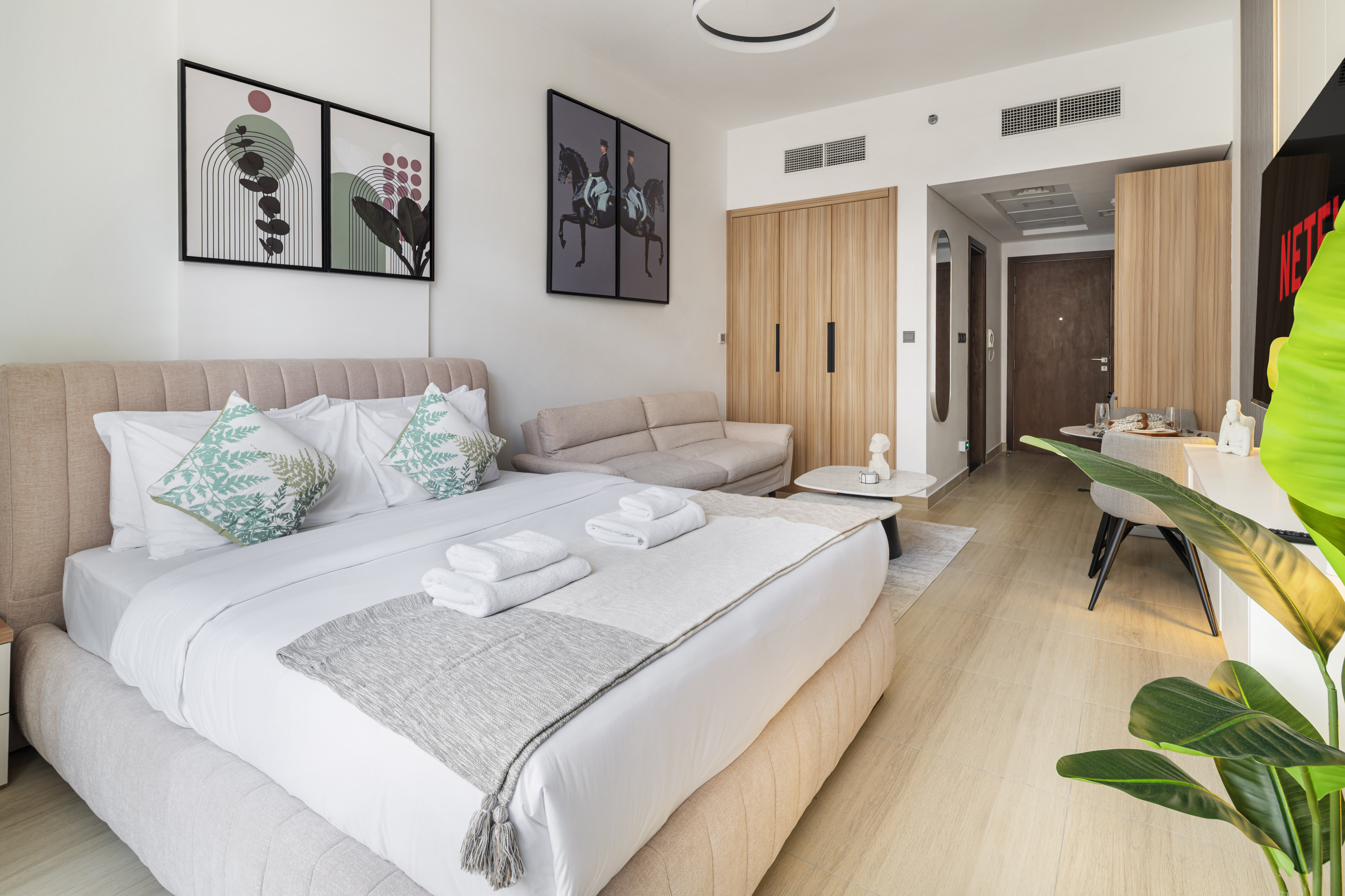 Luxurious JVC Studio • Near Circle Mall & Parks – photo 5
